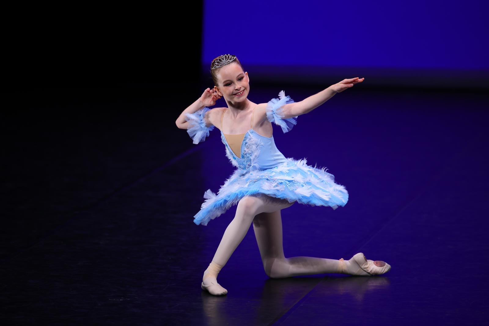 Concours YAG Paris 2025. Georgia Barre 11 ans; Variations L'oiseau Bleu Variation de Fairy Doll